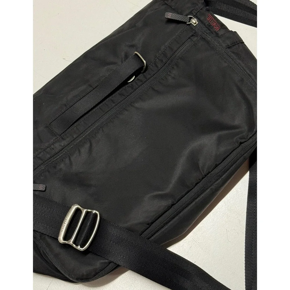 Tumi T-Tech Essential Gear Messenger‎ Bag Black Nylon Laptop Crossbody 57574D